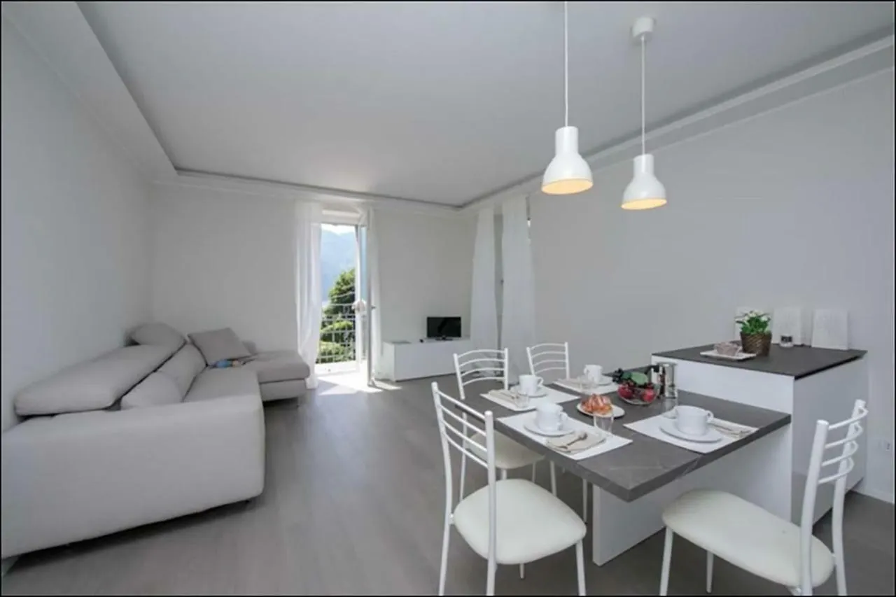 Villa Regina Int.3 Mezzegra 0*,